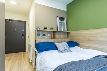 Classic En Suite - Image 1